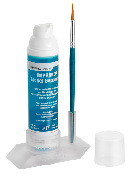 IMPRIMO® Model Separator, Produktbild, 6551.1 - 100 ml Pumpflasche mit Pinsel im Aufsteller (STL-Datei zum Download erhältlich)